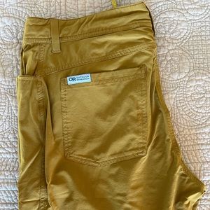 Mens Outdoor Research pants. Worn a handful of times. Excellent condition!